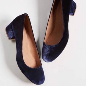 Madewell Ella Pump in blue velvet